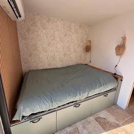 Vila Sexty-nine, 69 Heliovillage